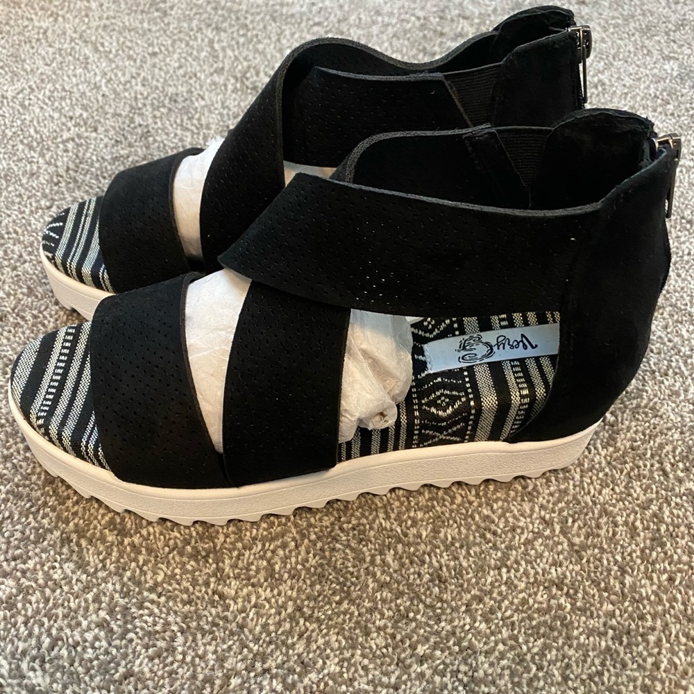 Very G sandals brand new, never been worn